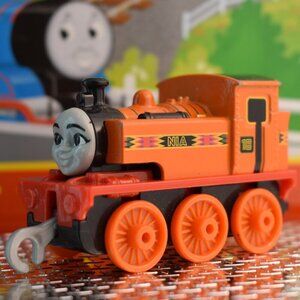 NIA 2018 Diecast Plastic Trackmasters Take and Play Thomas & Friends Tank Engine